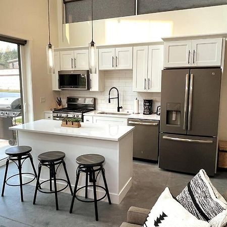 Brand New Upscale Home- Best Location! ホワイトフィッシュ エクステリア 写真