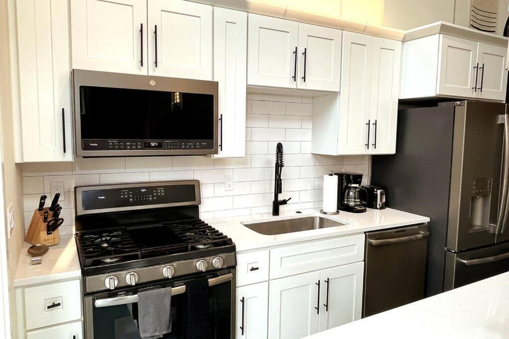 Brand New Upscale Home- Best Location! ホワイトフィッシュ エクステリア 写真