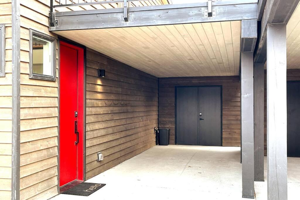 Brand New Upscale Home- Best Location! ホワイトフィッシュ エクステリア 写真