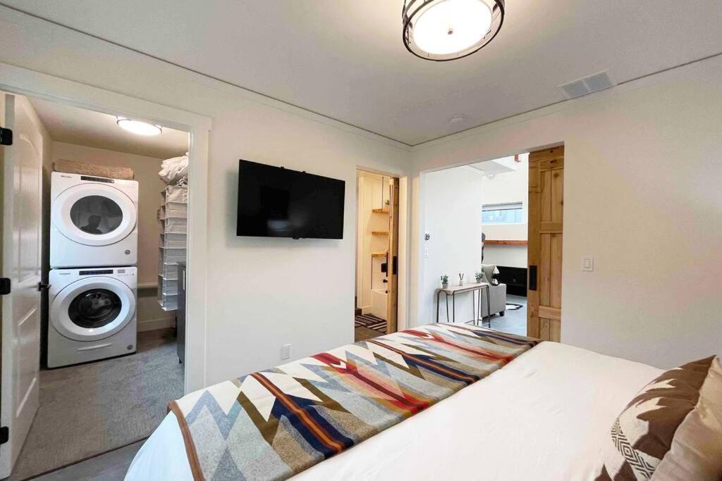 Brand New Upscale Home- Best Location! ホワイトフィッシュ エクステリア 写真