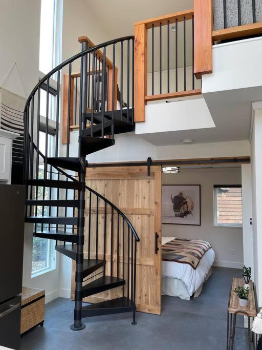 Brand New Upscale Home- Best Location! ホワイトフィッシュ エクステリア 写真