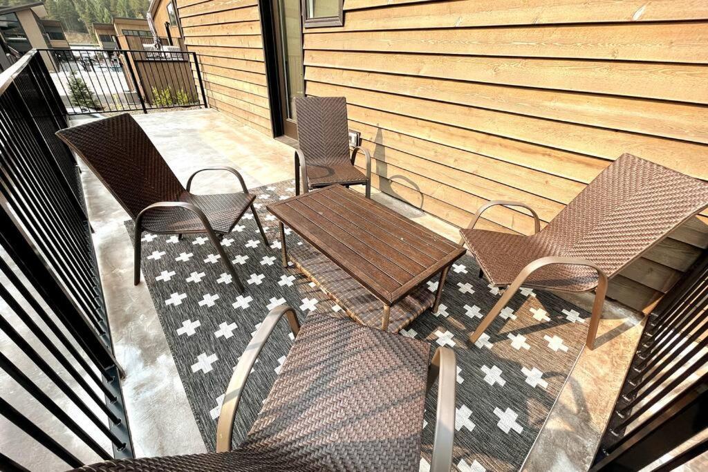 Brand New Upscale Home- Best Location! ホワイトフィッシュ エクステリア 写真