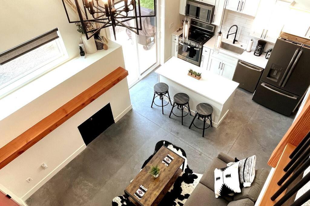 Brand New Upscale Home- Best Location! ホワイトフィッシュ エクステリア 写真