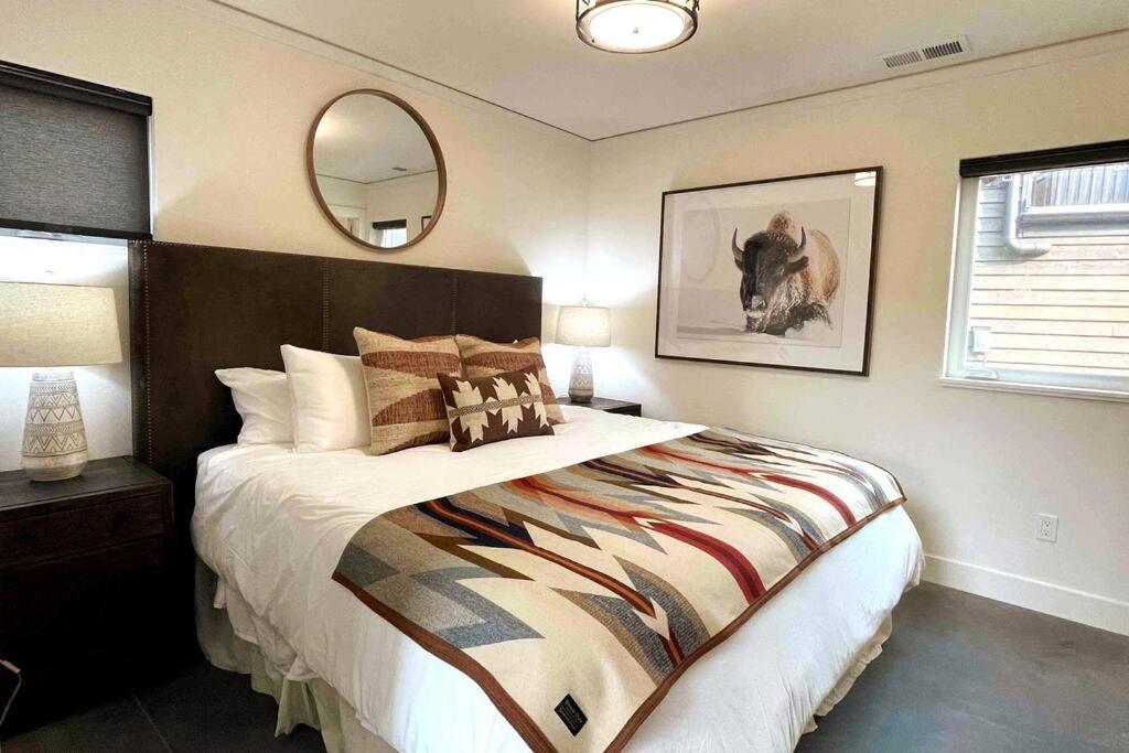Brand New Upscale Home- Best Location! ホワイトフィッシュ エクステリア 写真